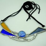 collana-scultura con vetri artistici, gemma di vetroe lega argento con tecnica Tiffany