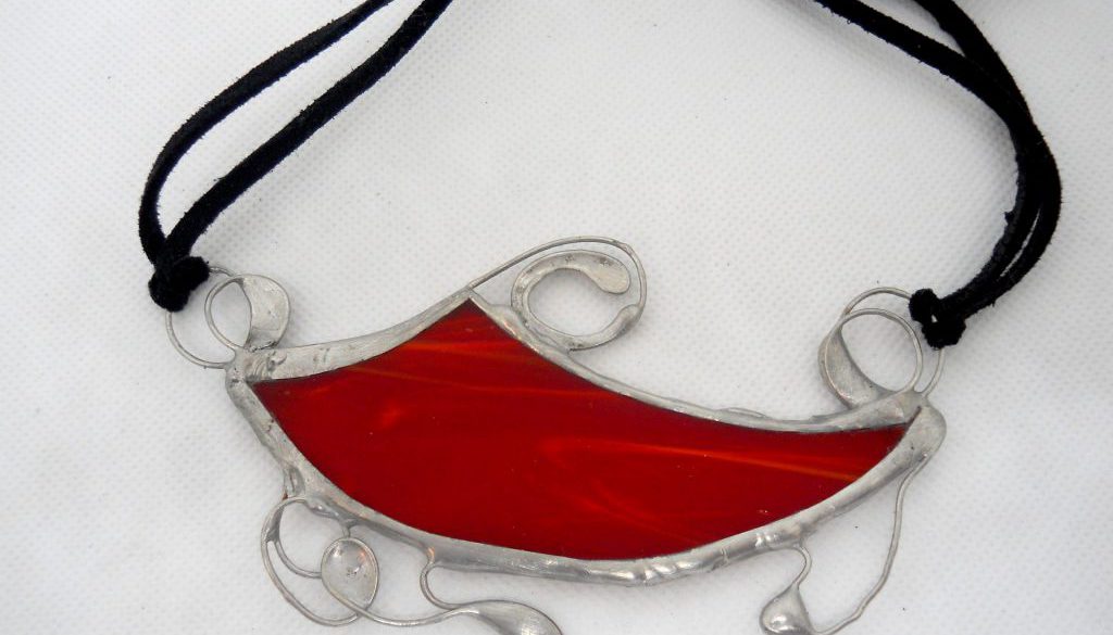 collana-scultura in vetri artistici, filo di rame e lega argento con tecnica Tiffany
