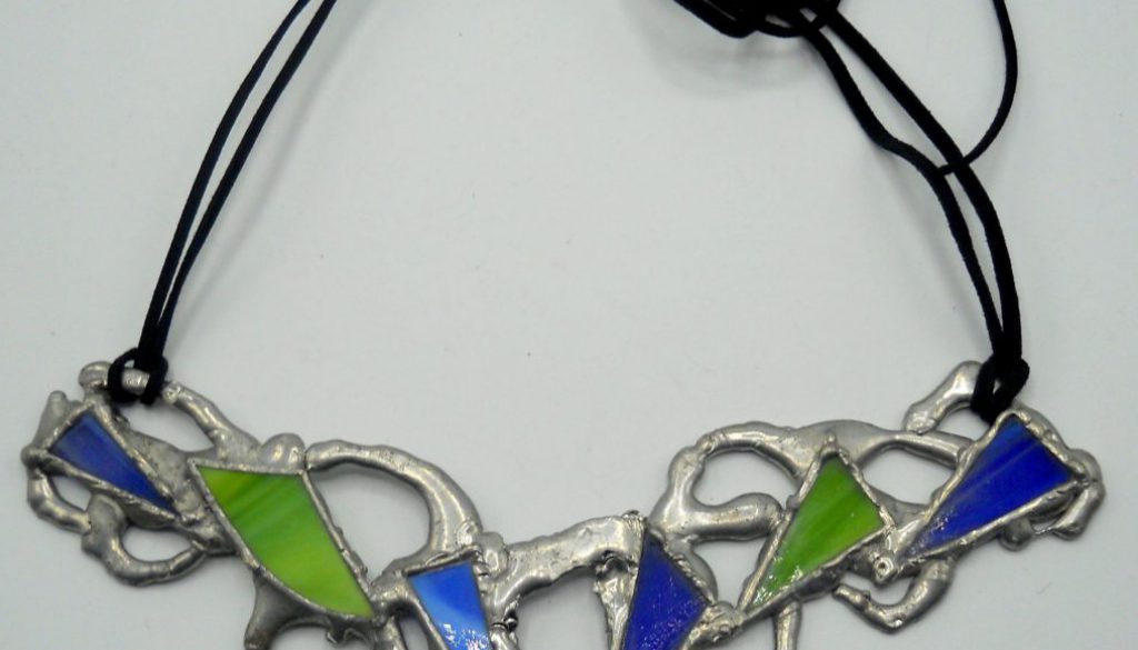 collana-scultura in vetri artistici e lega argento con tecnica Tiffany